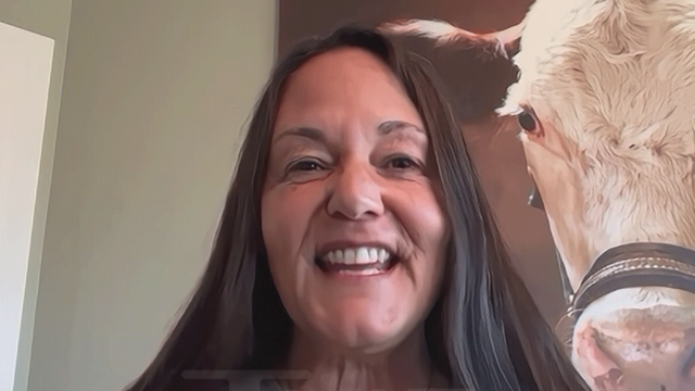 A ativista animal Ellie Laks detona a tradição do presidente perdoar a Turquia
| cinetotal.com.br