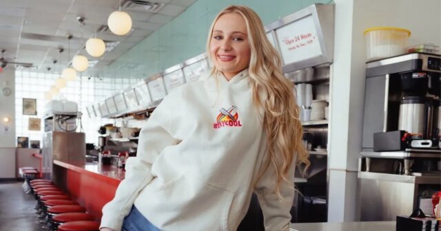 A influenciadora alimentar Tini Younger anuncia a perda de uma de suas filhas gêmeas
| cinetotal.com.br