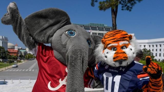 Alabama x Auburn – Iron Bowl dá outra guinada na história
| cinetotal.com.br