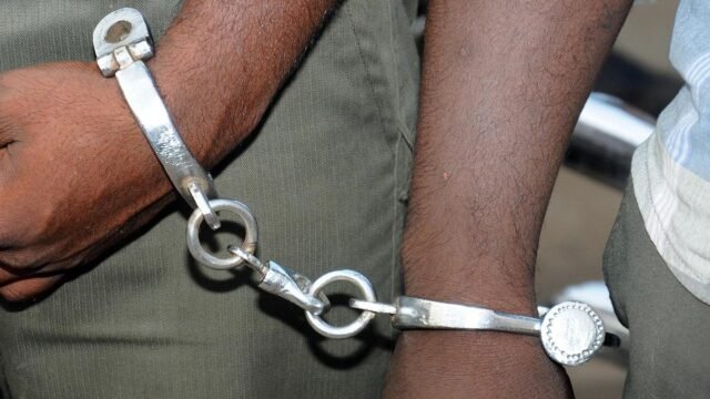 Centro ilegal de determinação de sexo encontrado em estábulo em Jalna, Maharashtra; dois detidos
| cinetotal.com.br