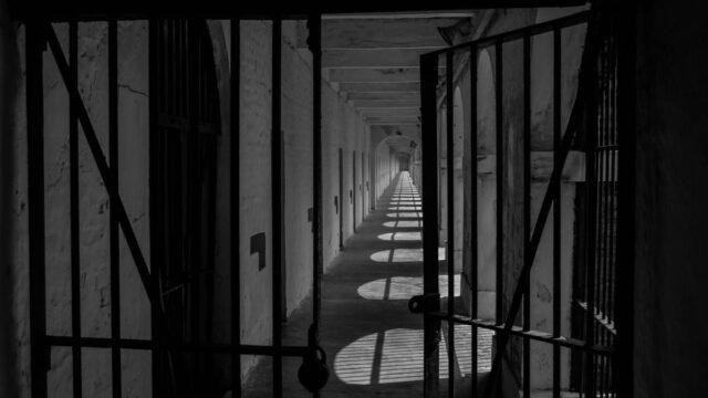 Dois fogem de prisão francesa usando lençóis
| cinetotal.com.br