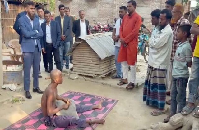 Em Kushtia, com dificuldades financeiras, Shanta, a novata DC, assumiu Em Kushtia, com dificuldades financeiras, Shanta, a novata DC, assumiu o comando do tratamento
| cinetotal.com.br