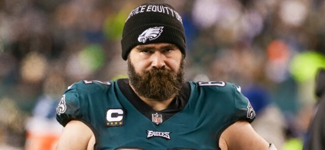 Jason Kelce revela que está em jejum de 48 horas Jason Kelce revela que está em jejum de 48 horas depois de ganhar peso comendo 'rolinhos de ovo' na Disney
| cinetotal.com.br