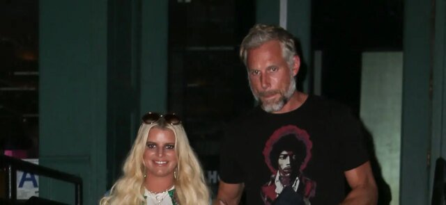 Jessica Simpson e Eric Johnson se aproximam do confronto do divórcio enquanto abundam as divergências entre os pais
| cinetotal.com.br