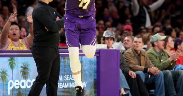 Luka Doncic é dono do Clippers novamente enquanto o Lakers Luka Doncic é dono do Clippers novamente enquanto o Lakers vence a partida da Copa da NBA
| cinetotal.com.br