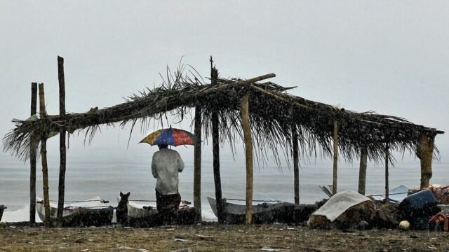 Mais de 20 mortos e 14 desaparecidos enquanto fortes chuvas provocam deslizamentos de terra e inundações no Sri Lanka
| cinetotal.com.br