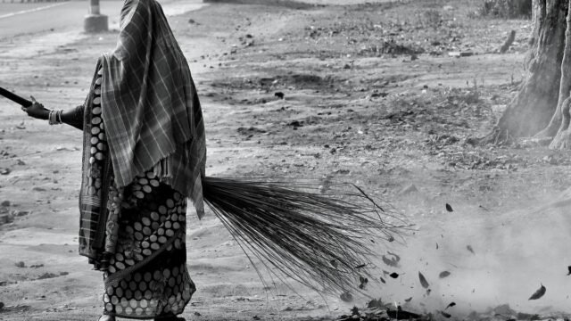 Onde se deposita a poeira das estradas nos esforços da Índia para limpar o ar?
| cinetotal.com.br