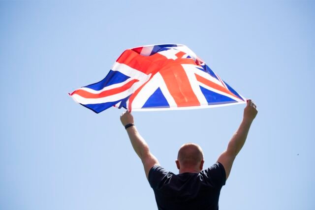 Orçamento do Reino Unido para 2025: Reações dos líderes tecnológicos
| cinetotal.com.br