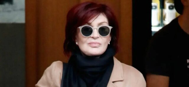 Sharon Osbourne faz um retorno público emocionante, mas glamoroso, após a morte de Ozzy
| cinetotal.com.br