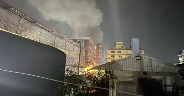 Um incêndio ocorreu em um armazém na área industrial básica de Kalurghat, em Chittagong
| cinetotal.com.br