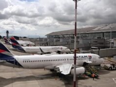 Venezuela proíbe grandes companhias aéreas após interromperem voos devido a alertas de atividade militar dos EUA
| cinetotal.com.br Venezuela proíbe grandes companhias aéreas após interromperem voos devido a alertas de atividade militar dos EUA
| cinetotal.com.br