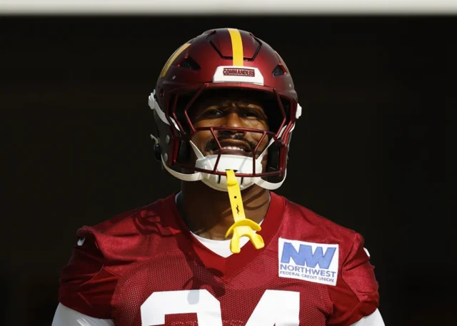 Von Miller não é o único ex-Bronco que agora joga no Commanders
| cinetotal.com.br