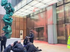 Greta Thunberg é presa em Londres enquanto apoiava ativistas pró-palestinos em greve de fome
| cinetotal.com.br Greta Thunberg é presa em Londres enquanto apoiava ativistas pró-palestinos em greve de fome
| cinetotal.com.br