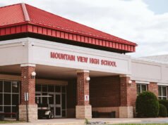 A Confederação vai a julgamento, junto com escolas chamadas Jackson e Lee
| cinetotal.com.br A Confederação vai a julgamento, junto com escolas chamadas Jackson e Lee
| cinetotal.com.br