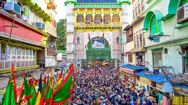 A Suprema Corte se recusa a listar o apelo urgente contra o PMO que oferece chadar a Ajmer Sharif Dargah em 22 de dezembro
| cinetotal.com.br