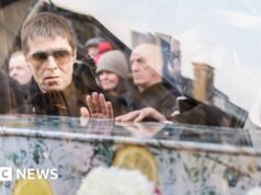 A despedida repleta de estrelas de Stone Roses, Mani, em Manchester
| cinetotal.com.br A despedida repleta de estrelas de Stone Roses, Mani, em Manchester
| cinetotal.com.br