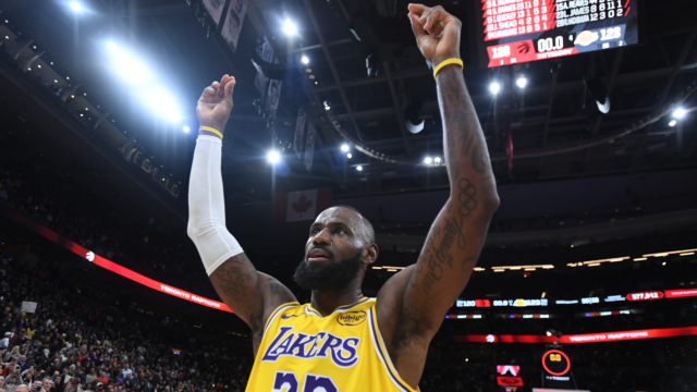 A lendária sequência de gols de dois dígitos de LeBron James termina da maneira mais adequada que se possa imaginar
| cinetotal.com.br