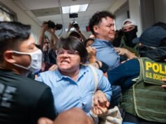 Análise da NPR mostra número disparado de ‘não comparecimentos’ no tribunal de imigração
| cinetotal.com.br Análise da NPR mostra número disparado de 'não comparecimentos' no tribunal de imigração
| cinetotal.com.br