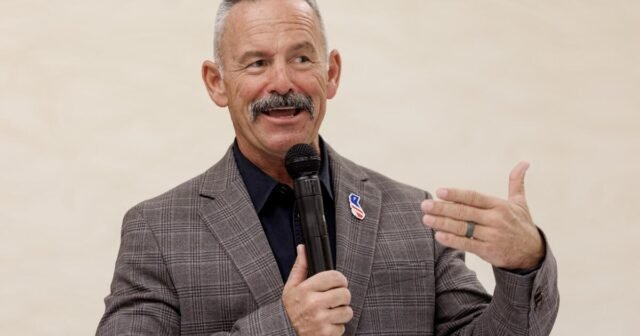 Apoio a vales escolares diferencia republicano no fórum governamental sobre escolas
| cinetotal.com.br