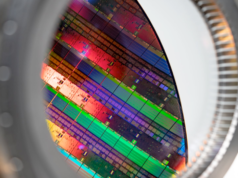 As fábricas chinesas estão supostamente atualizando máquinas antigas de fabricação de chips de litografia ASML DUV – canais secundários e engenheiros independentes usados para aprimorar a série Twinscan NXT
| cinetotal.com.br As fábricas chinesas estão supostamente atualizando máquinas antigas de fabricação de chips de litografia ASML DUV – canais secundários e engenheiros independentes usados para aprimorar a série Twinscan NXT
| cinetotal.com.br