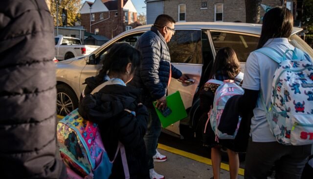 As immigration agents swept Chicago this fall, communities stepped in to get kids to school safely | cinetotal.com.br