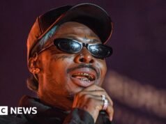 Asake, estrela do Afrobeats, ‘arrasada’ depois que torcedor morre em esmagamento no estádio do Quênia
| cinetotal.com.br Asake, estrela do Afrobeats, 'arrasada' depois que torcedor morre em esmagamento no estádio do Quênia
| cinetotal.com.br