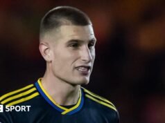 ‘Basta entrar em contato’ – Bennett do Man Utd sobre o suicídio de seu pai
| cinetotal.com.br 'Basta entrar em contato' - Bennett do Man Utd sobre o suicídio de seu pai
| cinetotal.com.br