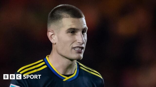 'Basta entrar em contato' - Bennett do Man Utd sobre o suicídio de seu pai
| cinetotal.com.br