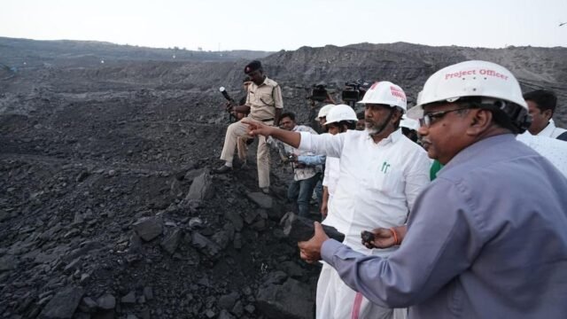 Bhatti Vikramarka critica o KCR por seus comentários 'vamos esfolar' contra o governo do Congresso e promete fazer de Singareni uma empresa global
| cinetotal.com.br