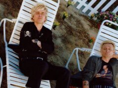 Billie Joe Armstrong e Mike Dirnt, do Green Day, já conversavam sobre composição quando tinham 10 anos de idade
| cinetotal.com.br Billie Joe Armstrong e Mike Dirnt, do Green Day, já conversavam sobre composição quando tinham 10 anos de idade
| cinetotal.com.br