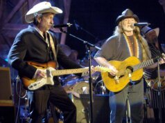 Bob Dylan tenta descrever Willie Nelson: “Como você definiria o indefinível?”
| cinetotal.com.br Bob Dylan tenta descrever Willie Nelson: “Como você definiria o indefinível?”
| cinetotal.com.br
