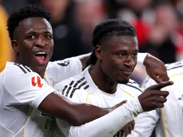 Camavinga defende publicamente Vinicius após vaias e tensão em campo contra o Sevilla
| cinetotal.com.br