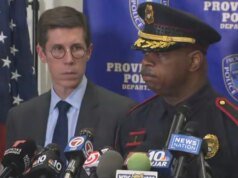 Chefe de polícia da Universidade Brown foi afastado após tiroteio em massa
| cinetotal.com.br Chefe de polícia da Universidade Brown foi afastado após tiroteio em massa
| cinetotal.com.br