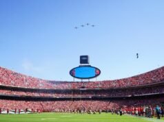 Chiefs deixando Arrowhead e indo para o Kansas, para abrir o estádio Dome em 2031
| cinetotal.com.br Chiefs deixando Arrowhead e indo para o Kansas, para abrir o estádio Dome em 2031
| cinetotal.com.br