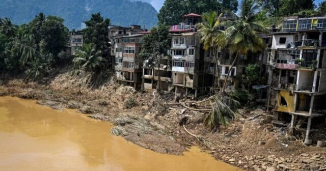 Chuvas dificultam limpeza no Sri Lanka após inundações mortais
| cinetotal.com.br