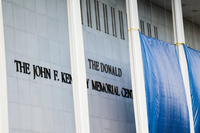 Congressista democrata processa para remover Donald Trump do nome do Kennedy Center
| cinetotal.com.br