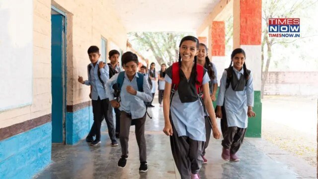 Delhi CM lança campanha 'pronta para desastres' para preparar escolas Delhi CM lança campanha 'pronta para desastres' para preparar escolas para emergências
| cinetotal.com.br
