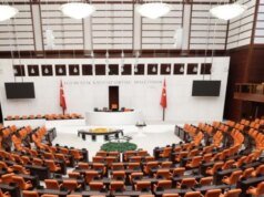 Deputados turcos brigam durante acalorado debate sobre orçamento
| cinetotal.com.br Deputados turcos brigam durante acalorado debate sobre orçamento
| cinetotal.com.br