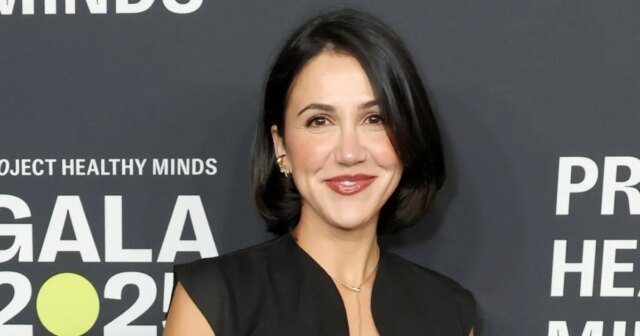 Detalhes de Kat Stickler perto do acidente no guarda-roupa em Detalhes de Kat Stickler perto do acidente no guarda-roupa em um vestido Amazon de US $ 12
| cinetotal.com.br