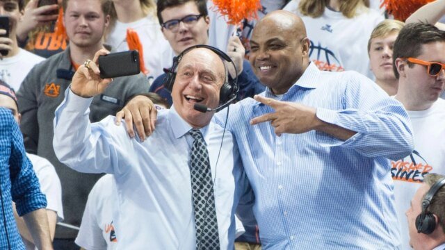 Dick Vitale e Charles Barkley se unirão em transmissões de basquete universitário, incluindo os primeiros quatro do torneio da NCAA
| cinetotal.com.br