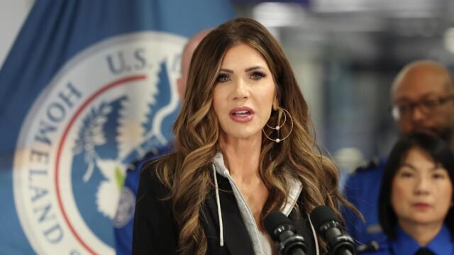 EUA expandindo lista de países com proibição de viagens para EUA expandindo lista de países com proibição de viagens para mais de 30: Secretário de Segurança Interna, Noem
| cinetotal.com.br