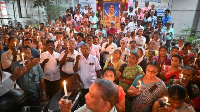 Funcionários da LIC prestam homenagem ao falecido gerente da filial da LIC
| cinetotal.com.br