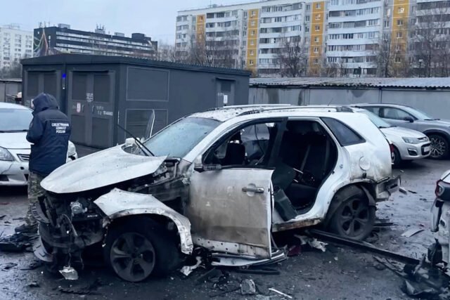 General russo morto por bomba debaixo de seu carro em Moscou
| cinetotal.com.br