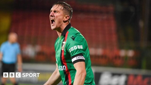 Glens derrota Reds nos pênaltis na BetMcLean Cup
| cinetotal.com.br