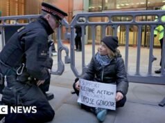 Greta Thunberg é presa por causa de manifestação da Ação Palestina
| cinetotal.com.br Greta Thunberg é presa por causa de manifestação da Ação Palestina
| cinetotal.com.br