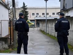 Homem croata condenado a 50 anos por matar estudante de 7 anos em ataque a escola
| cinetotal.com.br Homem croata condenado a 50 anos por matar estudante de 7 anos em ataque a escola
| cinetotal.com.br