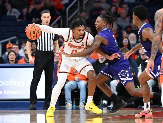 JJ Starling atinge marco de pontuação quando Syracuse supera Stonehill
| cinetotal.com.br