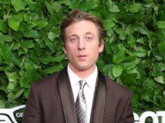 Jeremy Allen White chama o papel de ‘Springsteen’ de ‘presente’ no Gotham Awards de 2025
| cinetotal.com.br Jeremy Allen White chama o papel de 'Springsteen' de 'presente' no Gotham Awards de 2025
| cinetotal.com.br