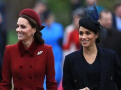 Kate Middleton e Meghan Markle usam exatamente os mesmos tênis de mãe rica
| cinetotal.com.br Kate Middleton e Meghan Markle usam exatamente os mesmos tênis de mãe rica
| cinetotal.com.br