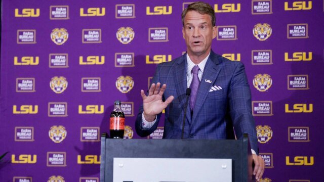 Lane Kiffin credita a Nick Saban por ajudá-lo a tomar a decisão da LSU, relata os últimos momentos em Ole Miss
| cinetotal.com.br